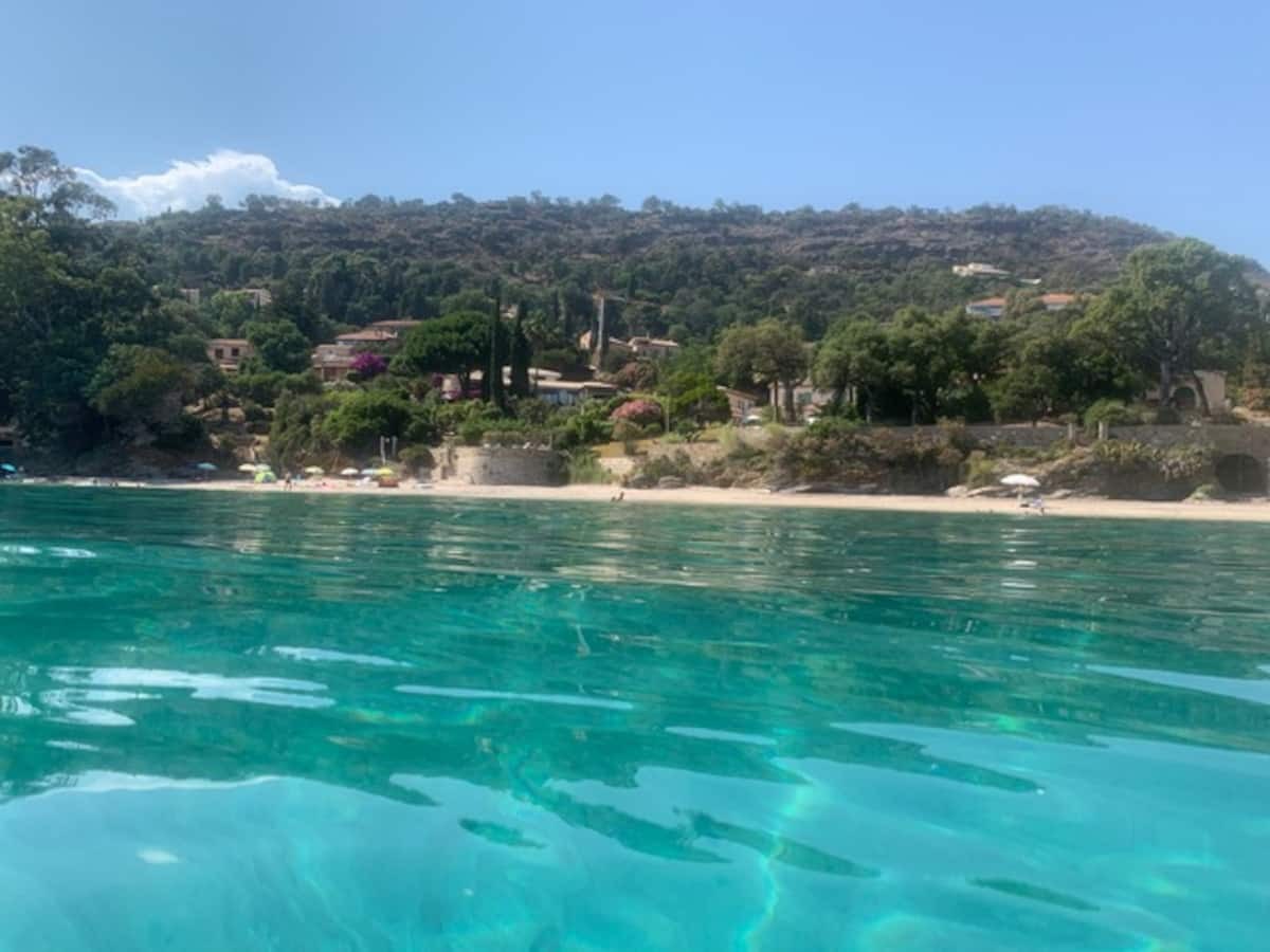 La villa et ses extérieurs · vue 5