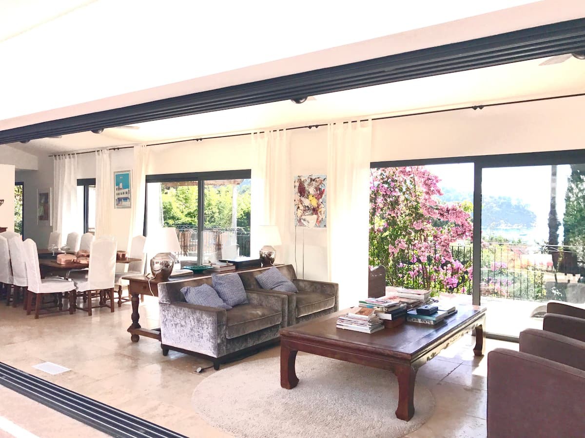Le salon ouvert sur la mer · vue 6