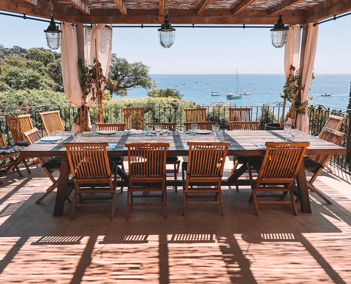 Terrasse face à la Méditerranée